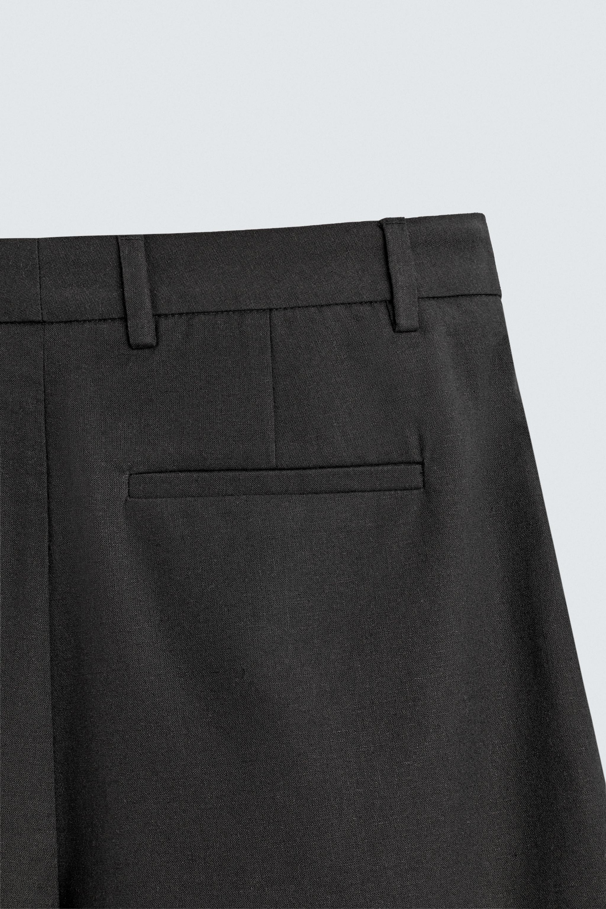 RELAXED FIT PLEATED SHORTS